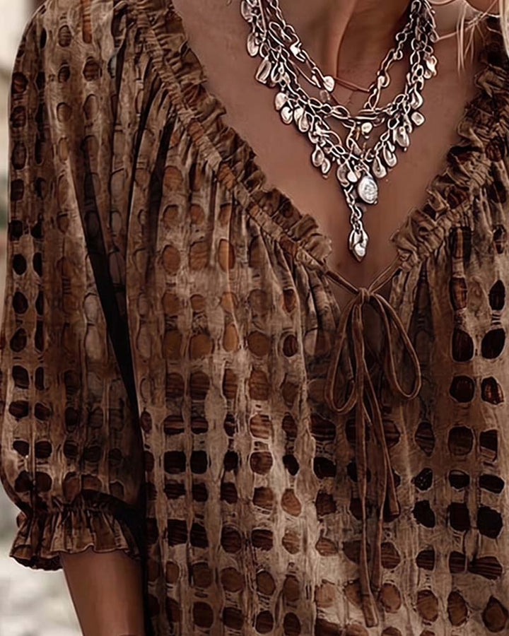 Lena | Blouse met stippenpatroon en vetersluiting
