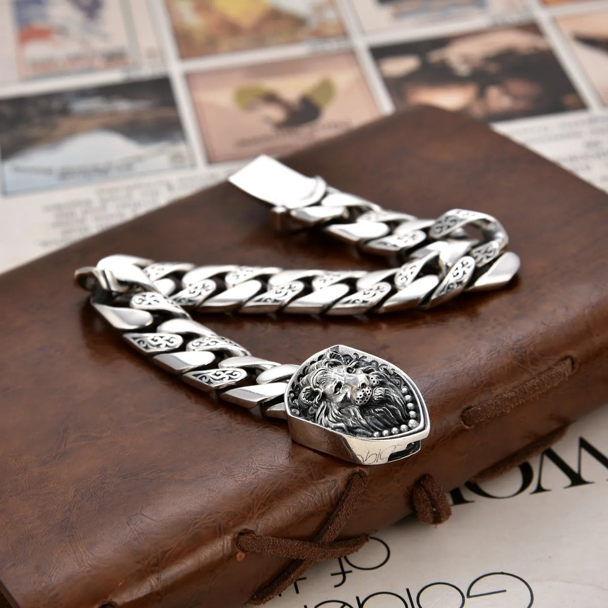 Amara | Zilverkleurige Armband met Leeuwenkop-bedel - volledig