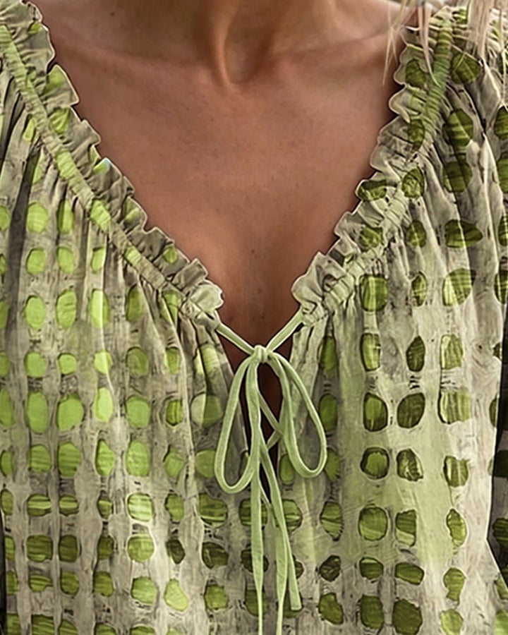 Lena | Blouse met stippenpatroon en vetersluiting