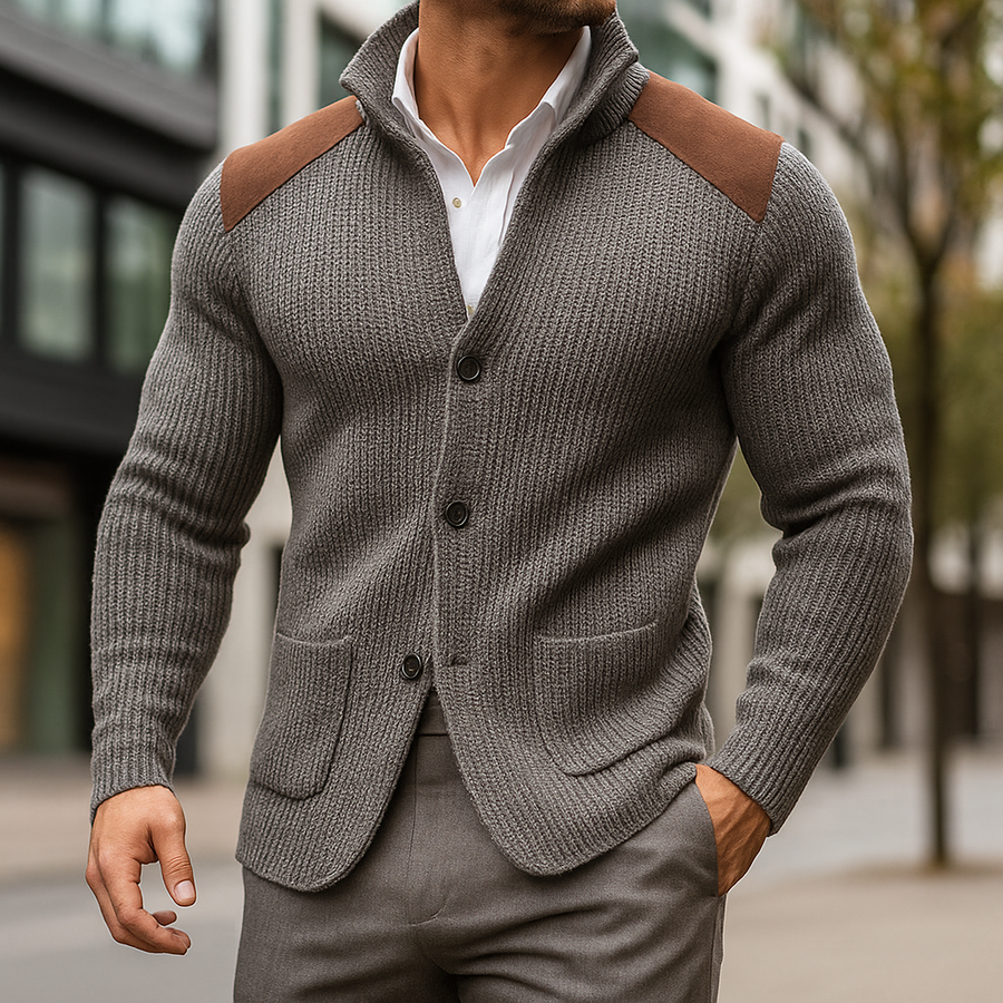 FENNA | GEBREIDE BLAZER MET SUÈDE-LOOK DETAILS